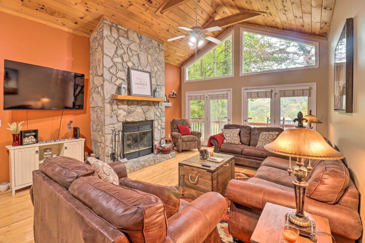 Rustic Red Cabin With Deck In Maggie Valley Club! Exterior foto